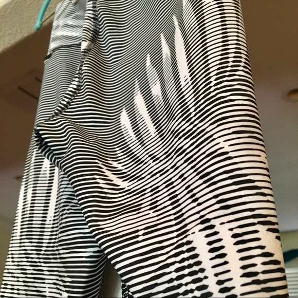 Old Navy workout leggings | black and white stripe - Picture 3 of 5
